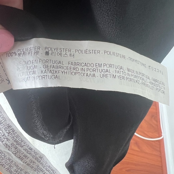 Zara Women’s Black V-Neck Ruffle Short Sleeve Top Black Medium - Picture 6 of 6